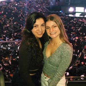 Meet your Posher, Elizabeth